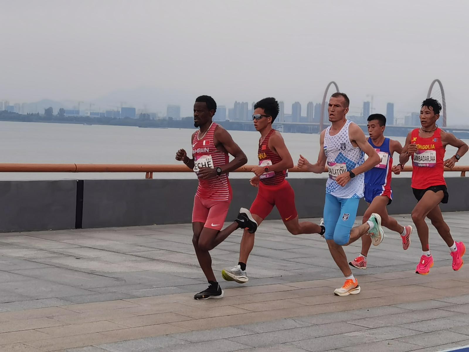 何杰夺得男子马拉松冠军-新闻中心-南海网